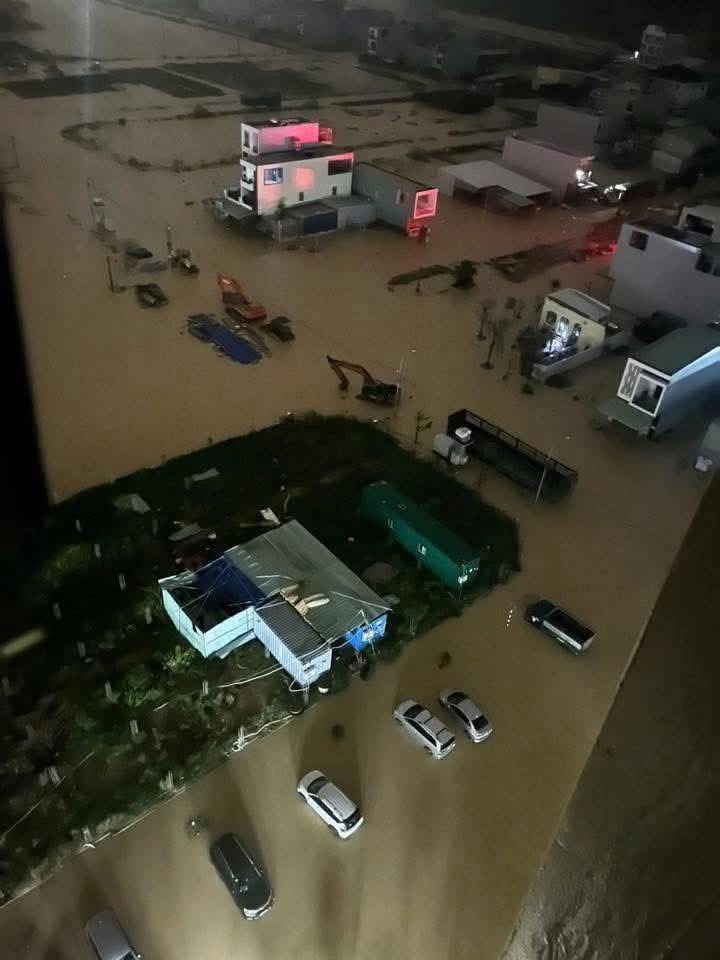 Cận cảnh mưa lũ lịch sử, hàng ngàn nhà dân Gia Lai chìm trong biển nước- Ảnh 25. Cận cảnh mưa lũ lịch sử, hàng ngàn nhà dân Gia Lai chìm trong biển nước- Ảnh 25.