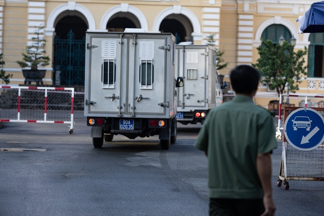 Xét xử vụ kẹo Kera: Những hình ảnh đầu tiên tại toà của Hoa hậu Thuỳ Tiên, Hằng Du Mục và Quang Linh Vlog- Ảnh 6.