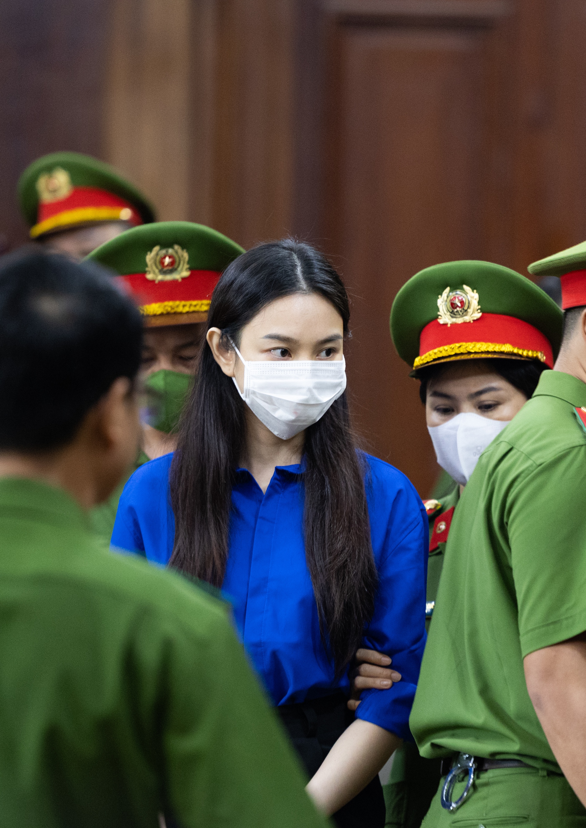 Thuỳ Tiên cởi bỏ khẩu trang, nở nụ cười hiếm hoi sau 6 tháng tạm giam!- Ảnh 3. Thuỳ Tiên cởi bỏ khẩu trang, nở nụ cười hiếm hoi sau 6 tháng tạm giam!- Ảnh 3.