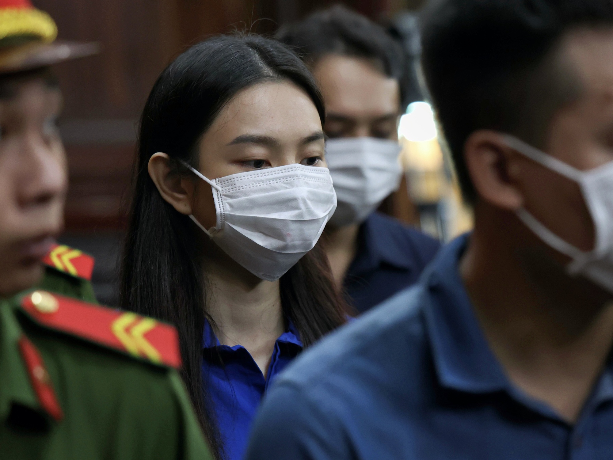 Bị cáo Nguyễn Thúc Thùy Tiên khai các bước đi đều hỏi "giám đốc Dung"- Ảnh 1.