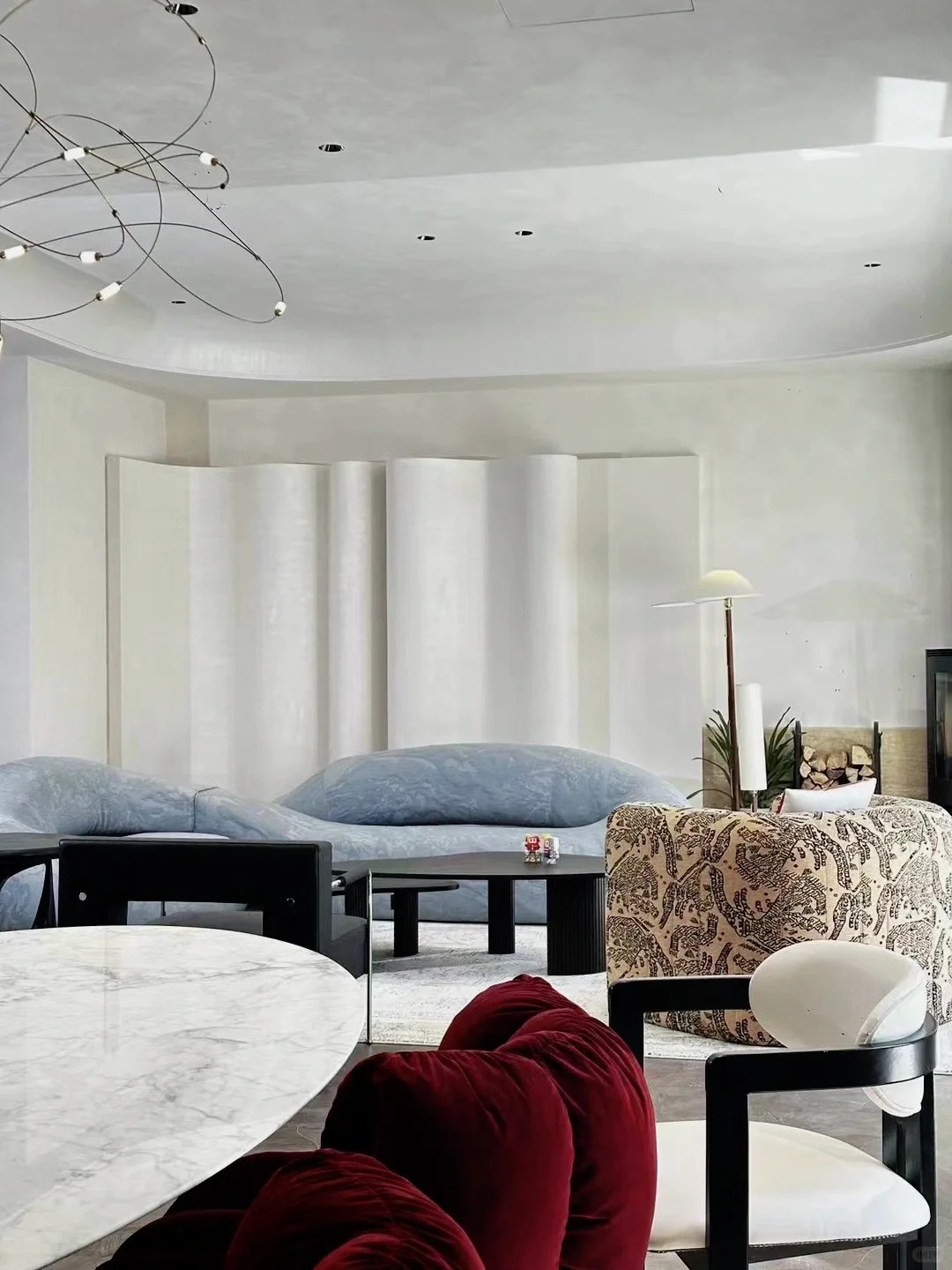 Chịu chơi nhất showbiz: Sofa "vô cực", đảo bếp đá quý chỉ là chuyện nhỏ, chi tiết đắt giá này trong biệt thự 6 tầng 666m2 của Lâu Nghệ Tiêu mới khiến người xem lụi tim!- Ảnh 9.