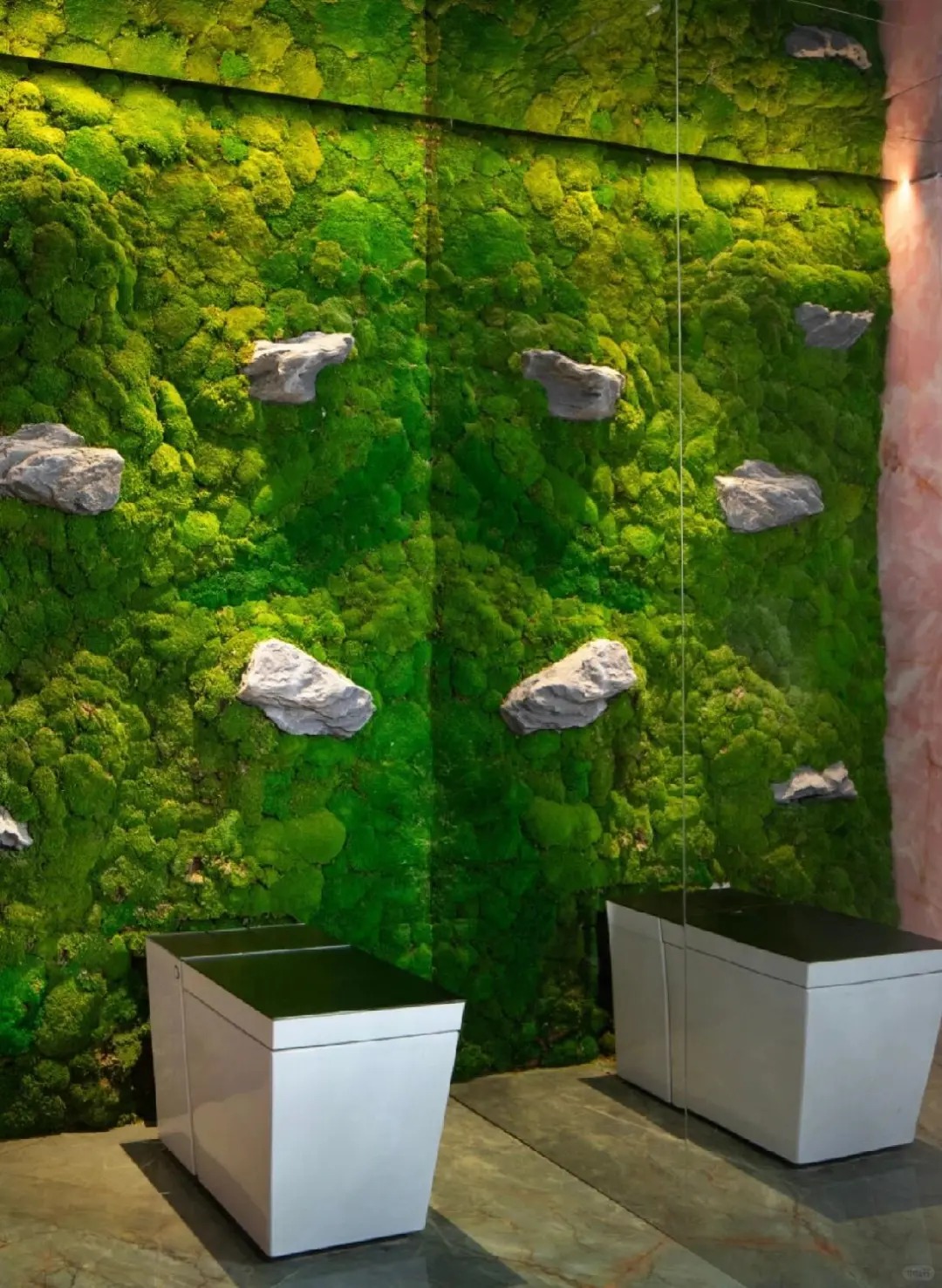 Chịu chơi nhất showbiz: Sofa "vô cực", đảo bếp đá quý chỉ là chuyện nhỏ, chi tiết đắt giá này trong biệt thự 6 tầng 666m2 của Lâu Nghệ Tiêu mới khiến người xem lụi tim!- Ảnh 14.