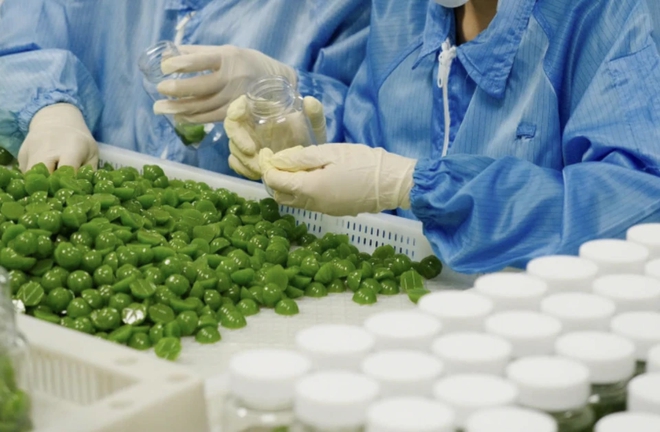 Xét xử vụ kẹo Kera: Những hình ảnh đầu tiên tại toà của Hoa hậu Thuỳ Tiên, Hằng Du Mục và Quang Linh Vlog- Ảnh 13.