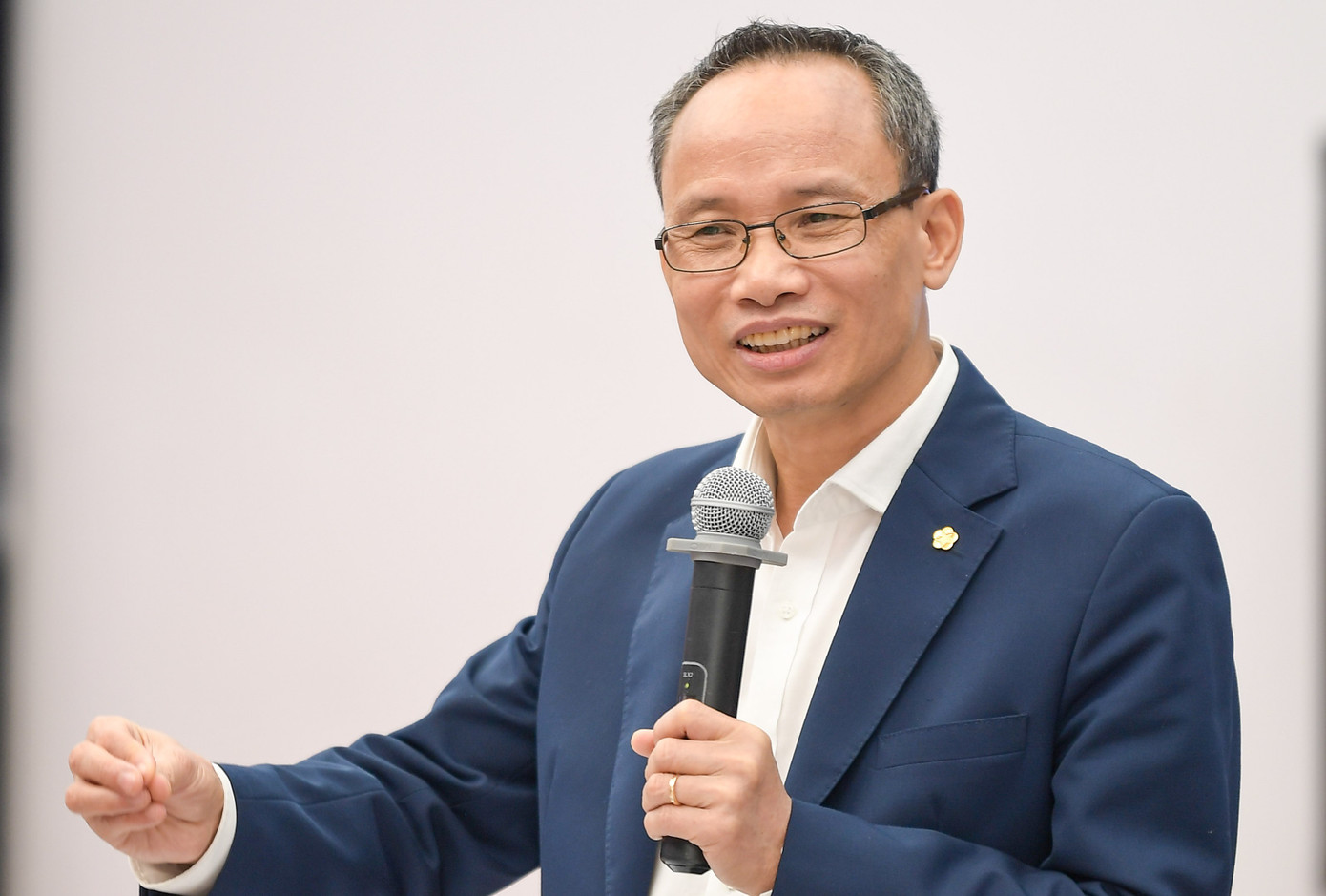 TS Cấn Văn Lực: Khi việc tiếp cận vàng trở nên quá khó, tâm lý tò mò và đổ xô mua càng tăng, đẩy thị trường vào bất ổn- Ảnh 1. TS Cấn Văn Lực: Khi việc tiếp cận vàng trở nên quá khó, tâm lý tò mò và đổ xô mua càng tăng, đẩy thị trường vào bất ổn- Ảnh 1.