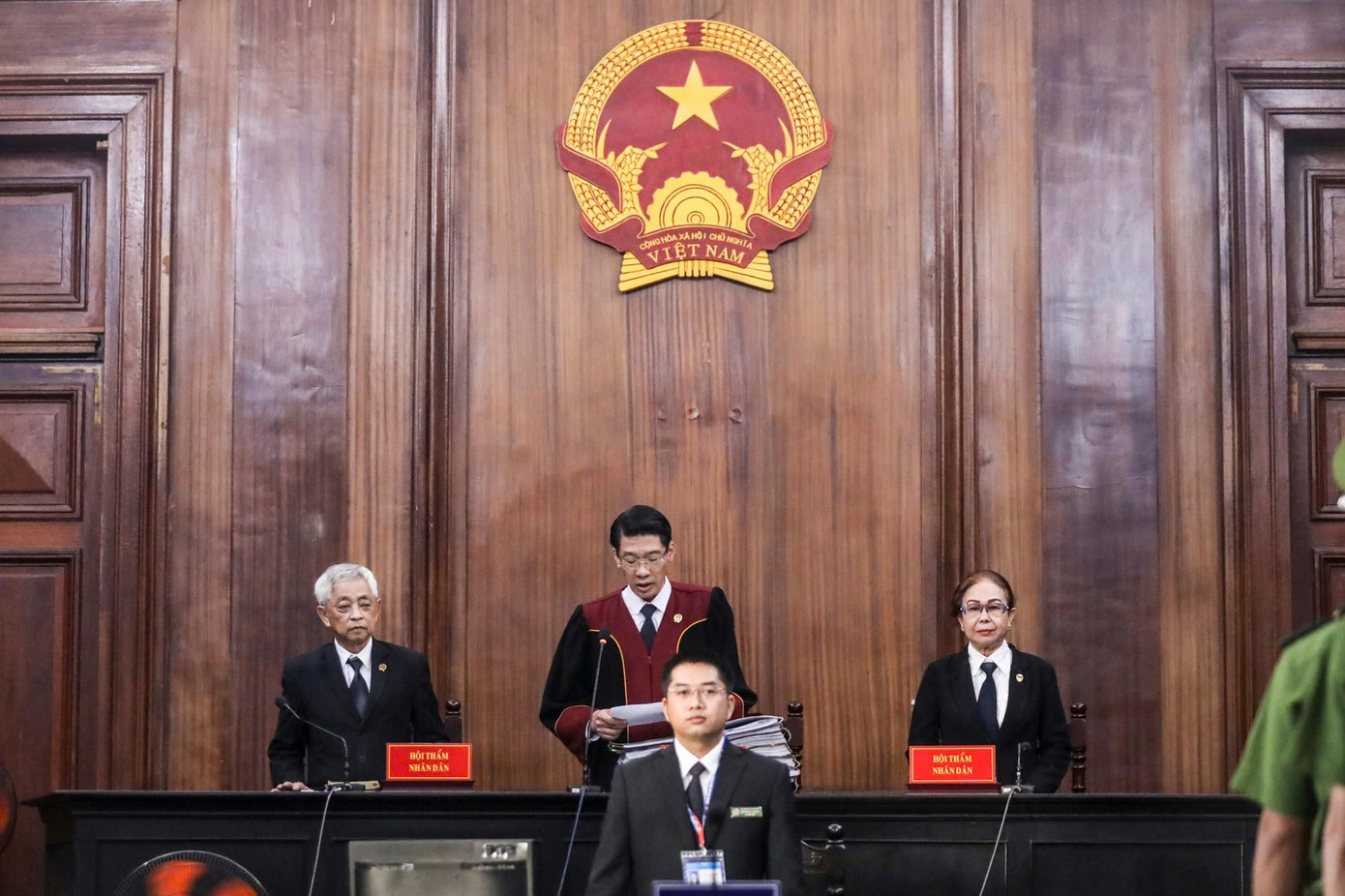 Hoa hậu Thùy Tiên bị tuyên phạt 2 năm tù- Ảnh 1.