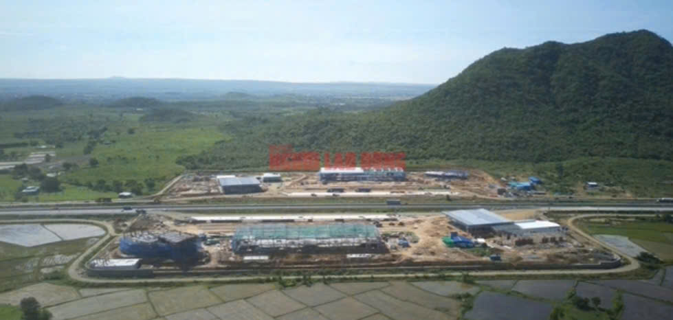 Hơn 9 ha chưa bàn giao, trạm dừng nghỉ trên tuyến cao tốc Vĩnh Hảo – Phan Thiết kéo dài tiến độ- Ảnh 1.