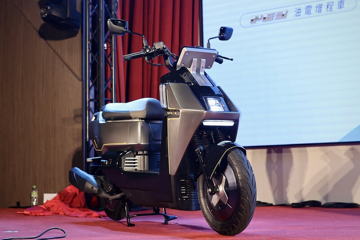 Xuất hiện xe tay ga siêu tiết kiệm nhiên liệu: 1 lít xăng đi hơn 100 km- Ảnh 2. Xuất hiện xe tay ga siêu tiết kiệm nhiên liệu: 1 lít xăng đi hơn 100 km- Ảnh 2.