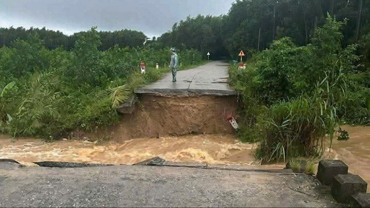 Sập cầu ở Quảng Ngãi- Ảnh 2.