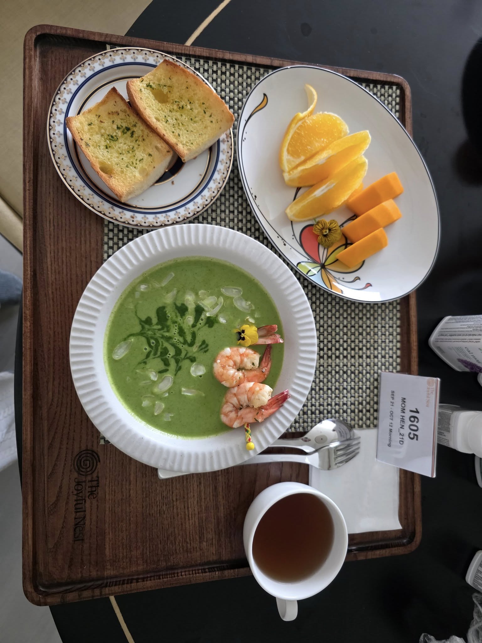 Bữa cơm đậm mùi tiền của H'Hen Niê- Ảnh 9. Bữa cơm đậm mùi tiền của H'Hen Niê- Ảnh 9.