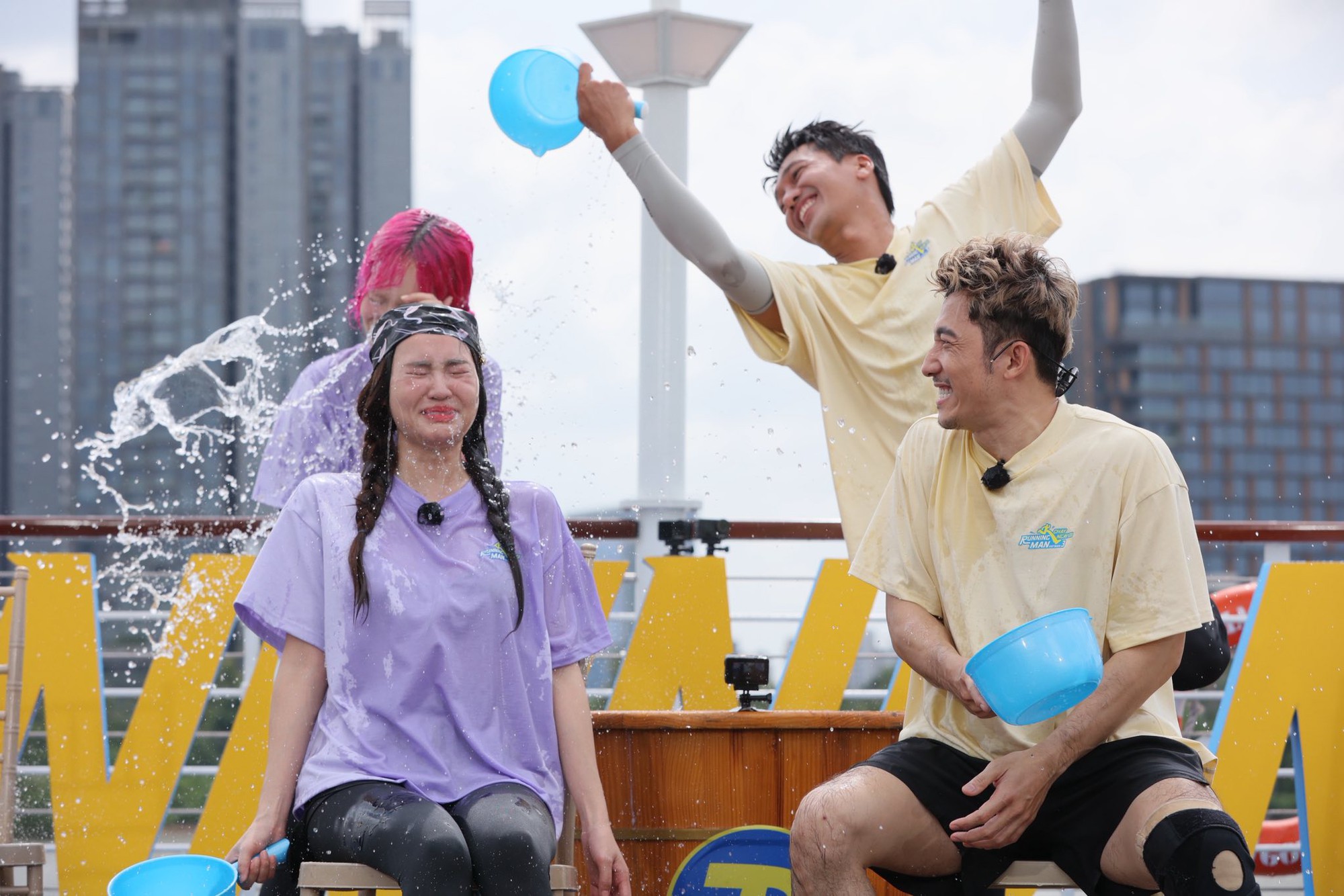 Ninh Dương Lan Ngọc ăn vạ- Ảnh 6. Ninh Dương Lan Ngọc ăn vạ- Ảnh 6.