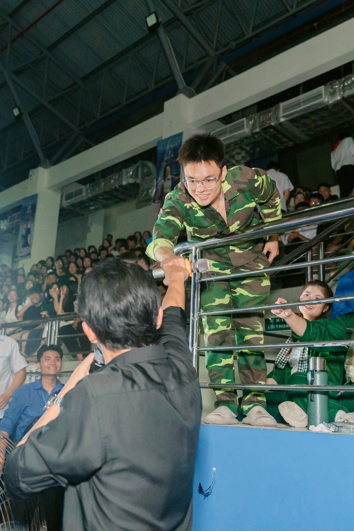 Bức ảnh của nhạc sĩ Nguyễn Văn Chung gây xôn xao, hơn 5.000 người bình luận- Ảnh 3. Bức ảnh của nhạc sĩ Nguyễn Văn Chung gây xôn xao, hơn 5.000 người bình luận- Ảnh 3.