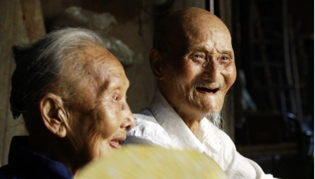 Có 3 kiểu người già hạnh phúc nhất, kiểu đầu hiếm thấy- Ảnh 2. Có 3 kiểu người già hạnh phúc nhất, kiểu đầu hiếm thấy- Ảnh 2.
