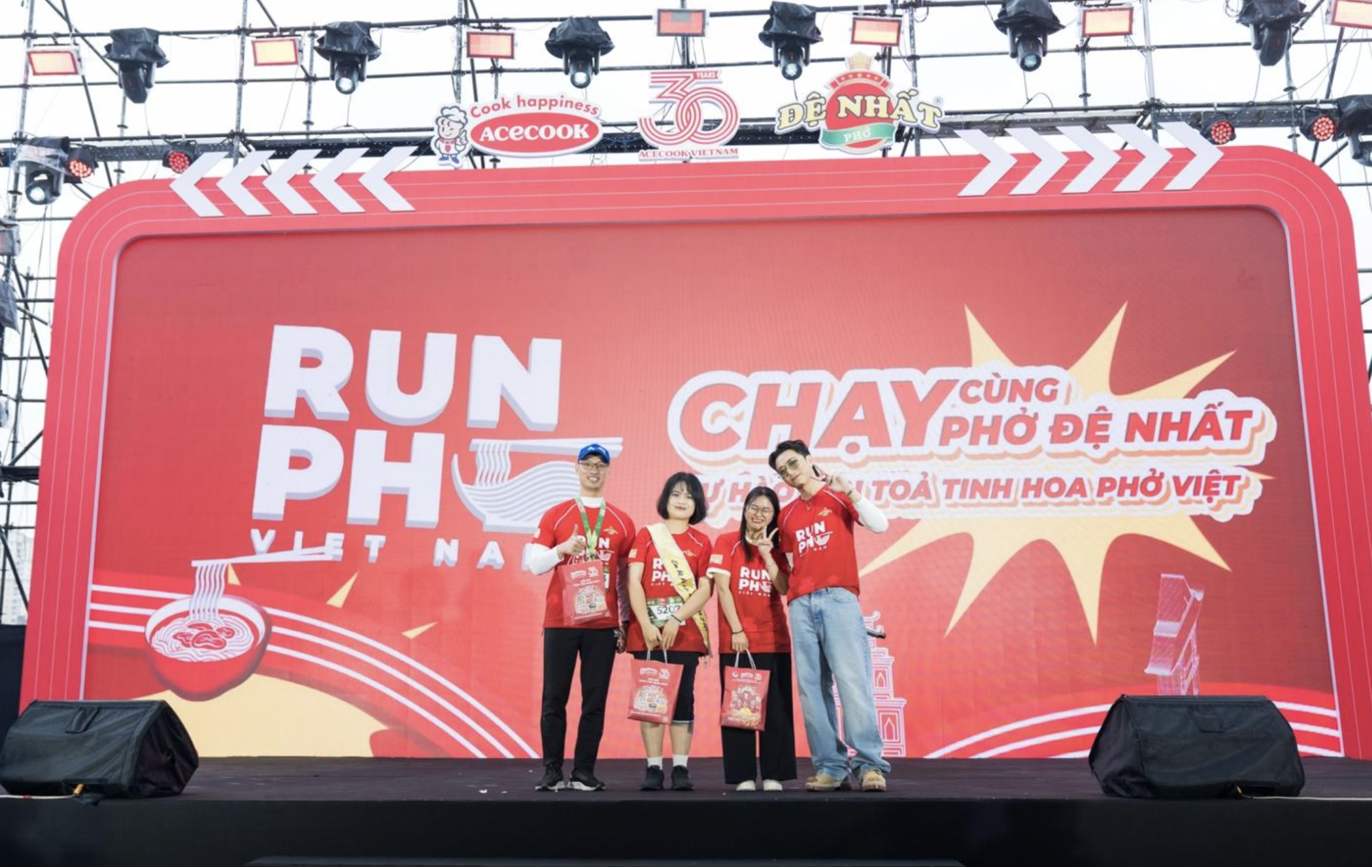 Hơn 3.000 người chạy cùng Phở Đệ Nhất, lan toả tinh hoa phở Việt- Ảnh 3. Hơn 3.000 người chạy cùng Phở Đệ Nhất, lan toả tinh hoa phở Việt- Ảnh 3.