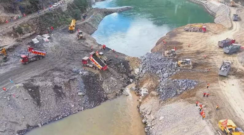 Kỳ tích chưa từng có: Quốc gia tỷ dân chặn đứng sông dữ trong 24 giờ, xây 2 đập thủy điện công suất khủng- Ảnh 1. Kỳ tích chưa từng có: Quốc gia tỷ dân chặn đứng sông dữ trong 24 giờ, xây 2 đập thủy điện công suất khủng- Ảnh 1.