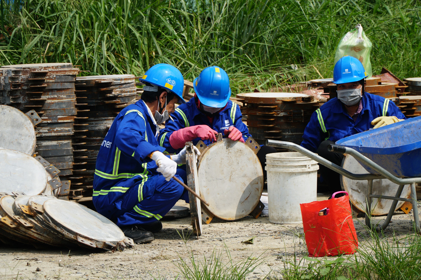 'Thần đèn' nâng cây cầu trên tuyến huyết mạch TPHCM lên 1,25 m- Ảnh 6. 'Thần đèn' nâng cây cầu trên tuyến huyết mạch TPHCM lên 1,25 m- Ảnh 6.