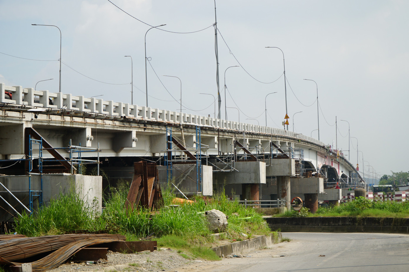 'Thần đèn' nâng cây cầu trên tuyến huyết mạch TPHCM lên 1,25 m- Ảnh 10. 'Thần đèn' nâng cây cầu trên tuyến huyết mạch TPHCM lên 1,25 m- Ảnh 10.