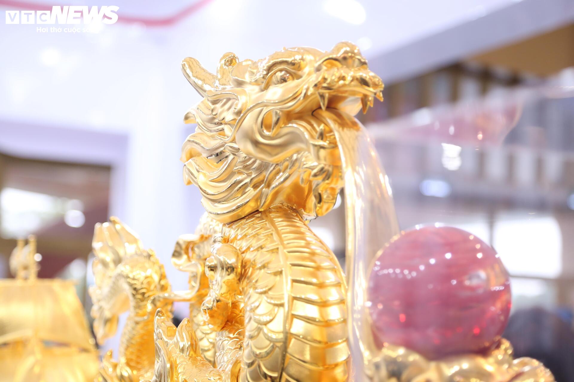 Tượng 'Phúc Long Tụ Bảo' mạ vàng giá hơn nửa tỷ đồng tại Hội chợ Mùa Thu 2025- Ảnh 5.
