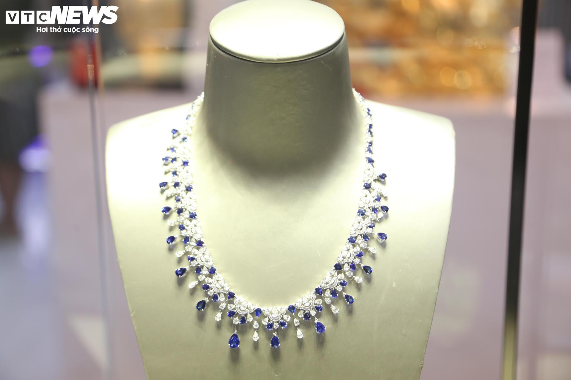 Tượng 'Phúc Long Tụ Bảo' mạ vàng giá hơn nửa tỷ đồng tại Hội chợ Mùa Thu 2025- Ảnh 11.