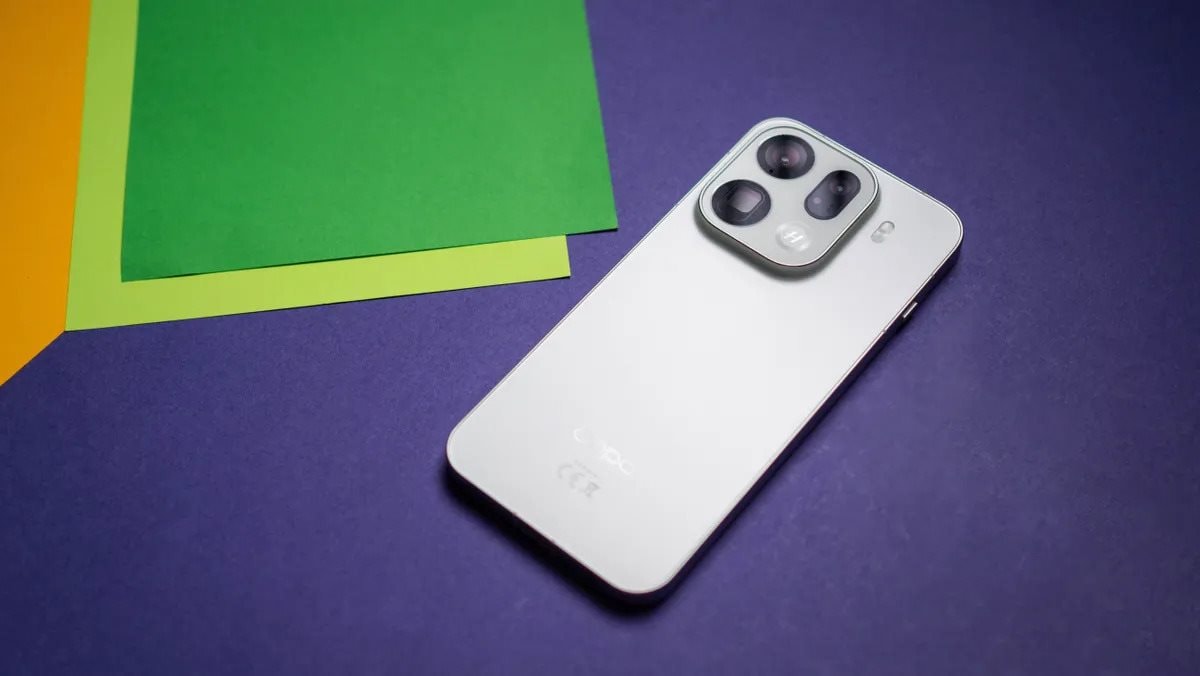 Chuyên gia review: "Không iPhone hay Samsung, tôi dùng mẫu điện thoại này 1 tuần mà chỉ phải sạc có 4 lần"- Ảnh 2. Chuyên gia review: "Không iPhone hay Samsung, tôi dùng mẫu điện thoại này 1 tuần mà chỉ phải sạc có 4 lần"- Ảnh 2.