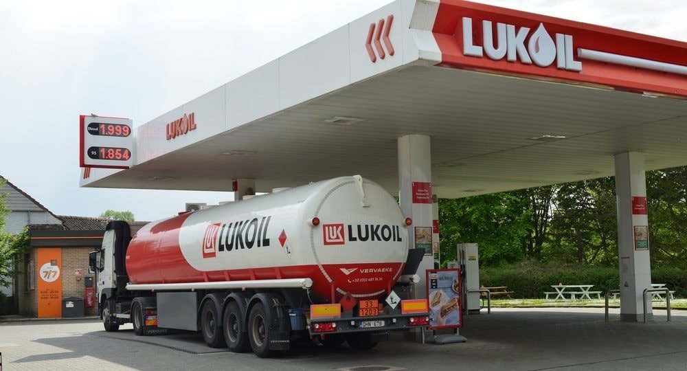 Mỹ trừng phạt ‘ông trùm’ dầu mỏ Nga, quốc gia châu Âu lập tức cấm xuất khẩu dầu, nhiên liệu sang EU vì sợ hết hàng- Ảnh 1. Mỹ trừng phạt ‘ông trùm’ dầu mỏ Nga, quốc gia châu Âu lập tức cấm xuất khẩu dầu, nhiên liệu sang EU vì sợ hết hàng- Ảnh 1.