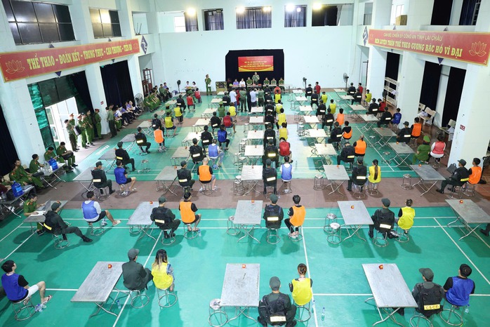 Hình ảnh bắt 66 đối tượng trong tổ chức lừa đảo tại Campuchia do “bà trùm” người Việt cầm đầu- Ảnh 8. Hình ảnh bắt 66 đối tượng trong tổ chức lừa đảo tại Campuchia do “bà trùm” người Việt cầm đầu- Ảnh 8.