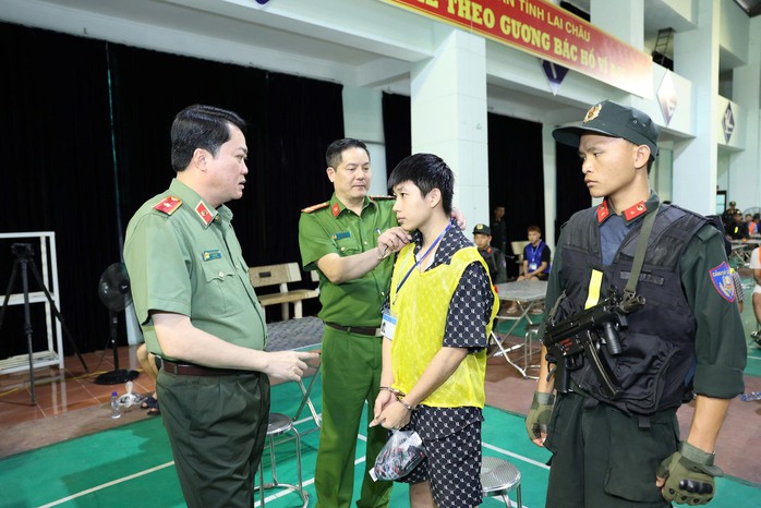 Hình ảnh bắt 66 đối tượng trong tổ chức lừa đảo tại Campuchia do “bà trùm” người Việt cầm đầu- Ảnh 10. Hình ảnh bắt 66 đối tượng trong tổ chức lừa đảo tại Campuchia do “bà trùm” người Việt cầm đầu- Ảnh 10.