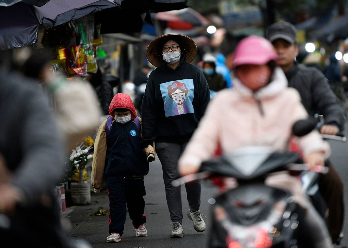 Miền Bắc giảm nhiệt sâu từ đêm nay, miền Trung mưa dữ dội- Ảnh 1. Miền Bắc giảm nhiệt sâu từ đêm nay, miền Trung mưa dữ dội- Ảnh 1.