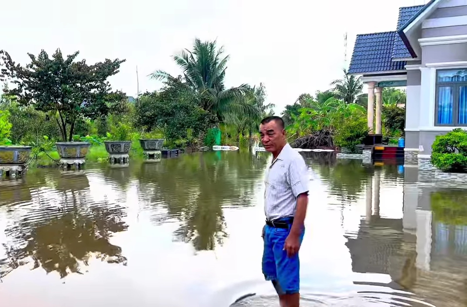 Biệt thự 6000m2 của ca sĩ Ngọc Hân chìm trong biển nước- Ảnh 2. Biệt thự 6000m2 của ca sĩ Ngọc Hân chìm trong biển nước- Ảnh 2.