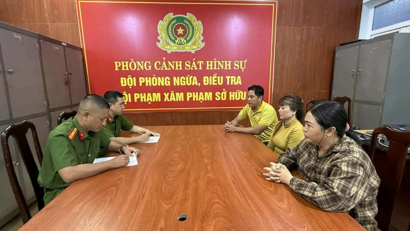 Bắt Trần Thị Huyền Trang- Ảnh 1. Bắt Trần Thị Huyền Trang- Ảnh 1.