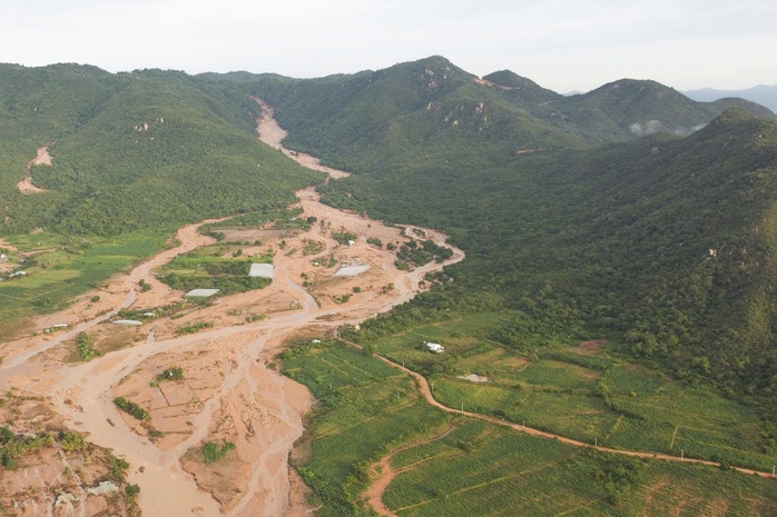 Ai là chủ hồ chứa nước bị vỡ gây lũ cuốn chết người ở Lâm Đồng khiến dư luận bức xúc?- Ảnh 3. Ai là chủ hồ chứa nước bị vỡ gây lũ cuốn chết người ở Lâm Đồng khiến dư luận bức xúc?- Ảnh 3.