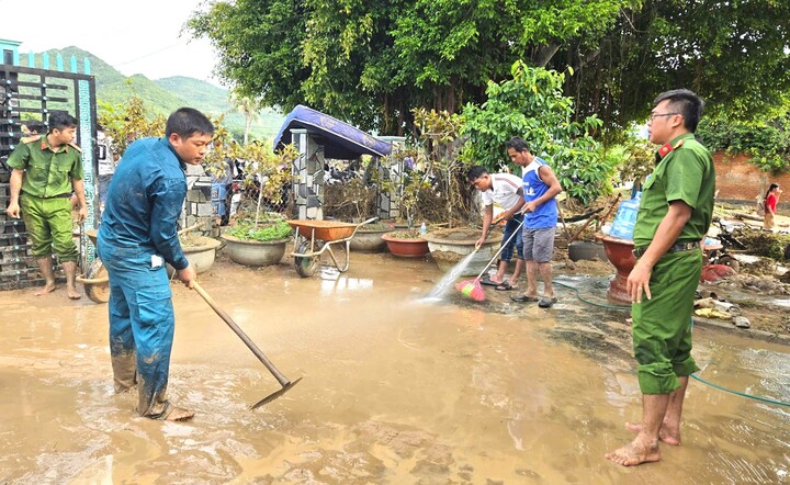 Hiện trường tan hoang sau vụ vỡ hồ chứa nước ở Lâm Đồng- Ảnh 8. Hiện trường tan hoang sau vụ vỡ hồ chứa nước ở Lâm Đồng- Ảnh 8.
