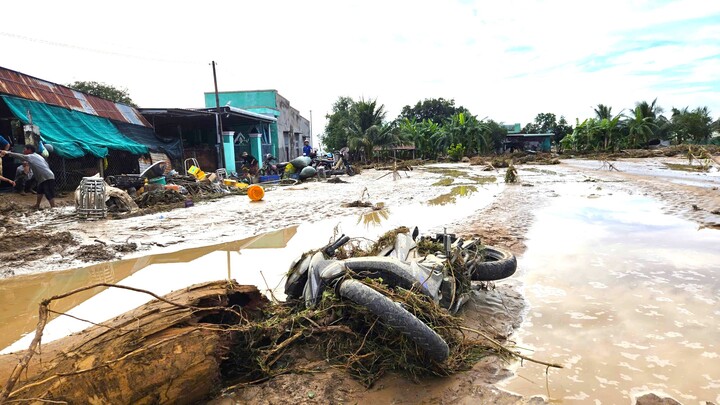 Hiện trường tan hoang sau vụ vỡ hồ chứa nước ở Lâm Đồng- Ảnh 1. Hiện trường tan hoang sau vụ vỡ hồ chứa nước ở Lâm Đồng- Ảnh 1.