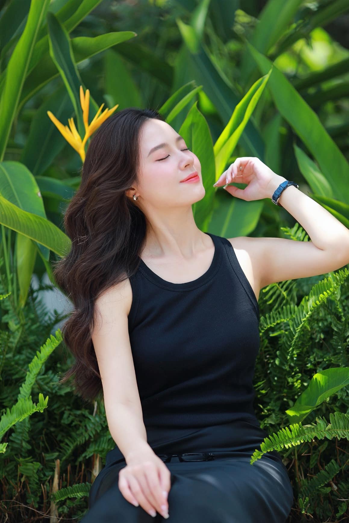 Vbiz có 1 mỹ nhân “sáng làm cô giáo, tối lên đồ đi quẩy”: U40 mà trẻ hơn học sinh mới đáng nể- Ảnh 3. Vbiz có 1 mỹ nhân “sáng làm cô giáo, tối lên đồ đi quẩy”: U40 mà trẻ hơn học sinh mới đáng nể- Ảnh 3.