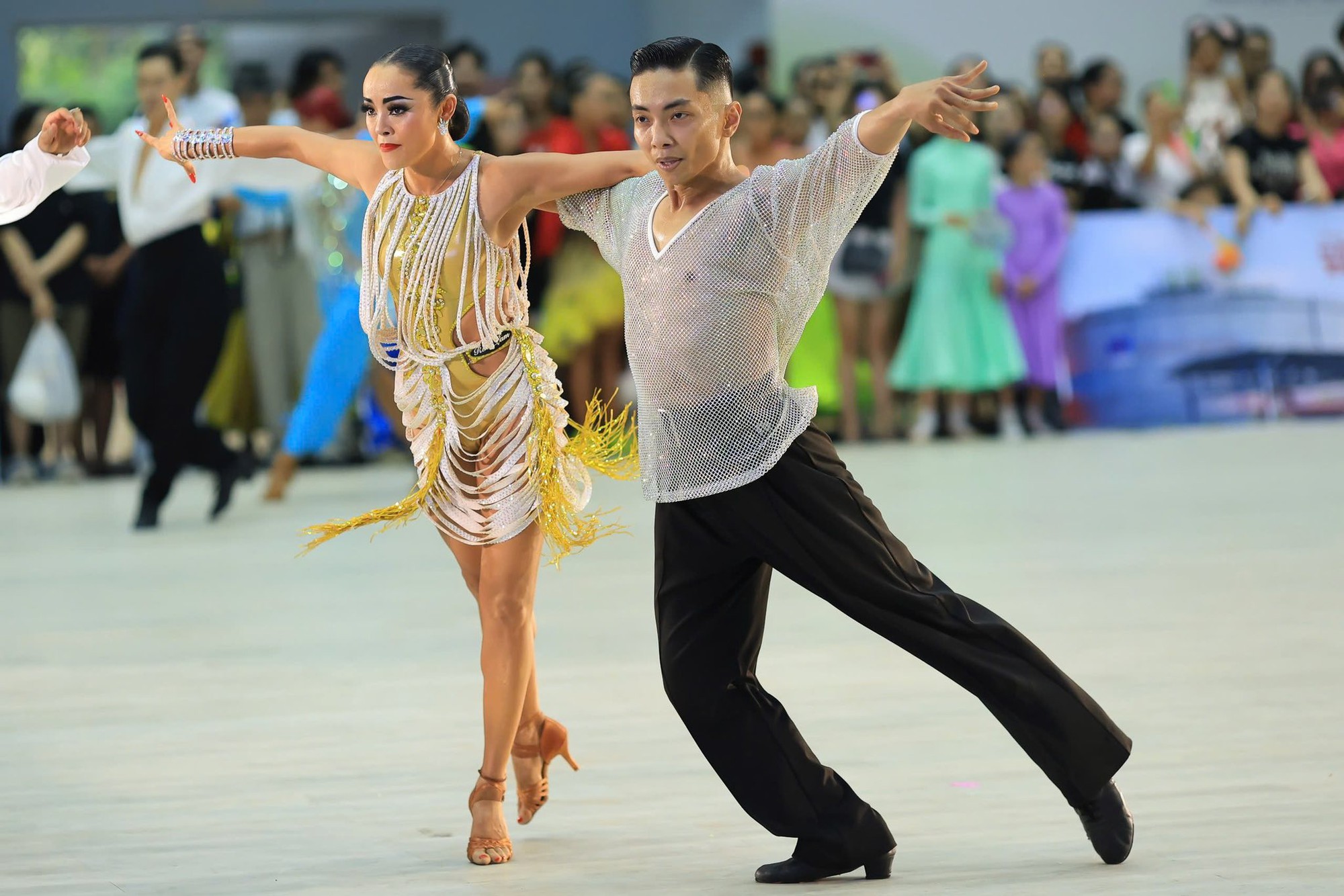 Phan Hiển vinh dự Huân chương Lao động hạng Ba, Khánh Thi có phản ứng gây chú ý- Ảnh 2.