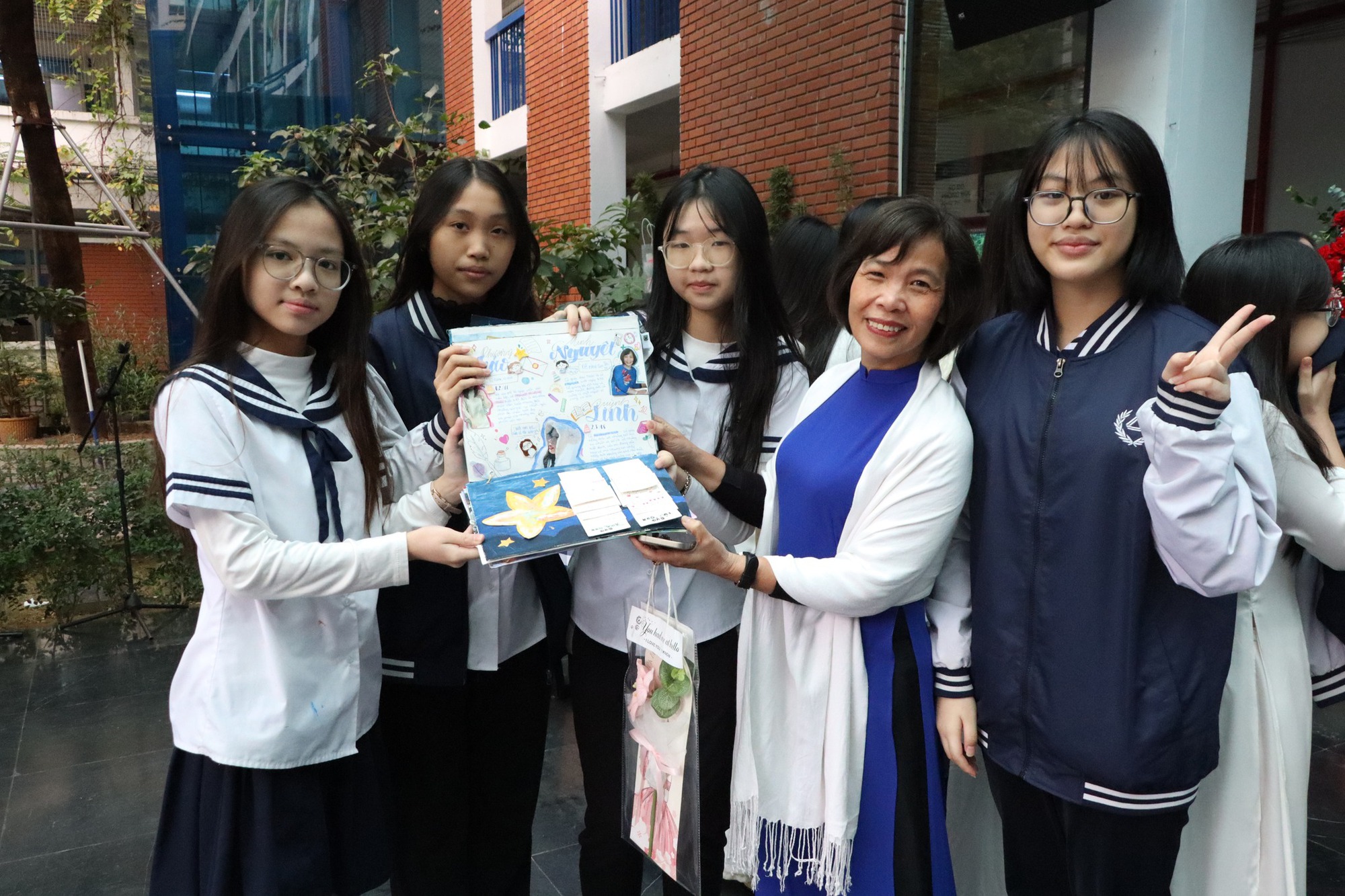 Cả nước chào mừng ngày Nhà giáo Việt Nam 20/11: Đơn giản, nhanh gọn nhưng không khí khó quên thôi rồi!- Ảnh 15.