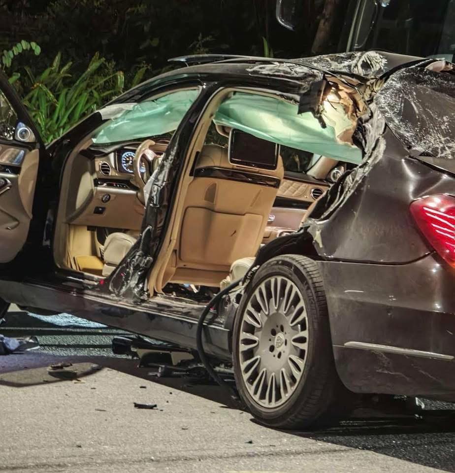 Mercedes Maybach "phi như bay" húc vào xe khách đỗ ven đường ở Quảng Ninh, tài xế bất tỉnh: Hiện trường gây ám ảnh- Ảnh 3.