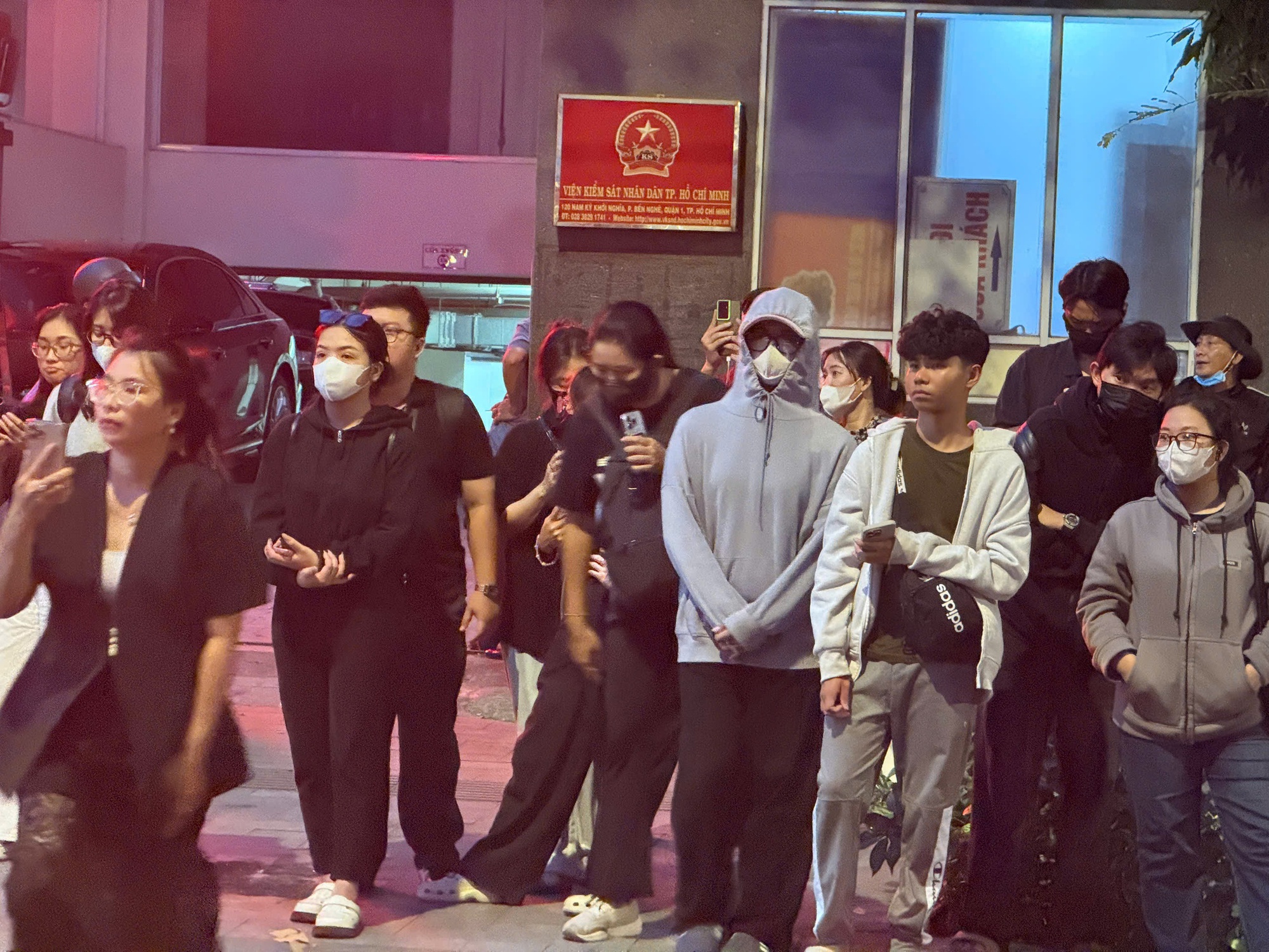 Hình ảnh bất ngờ sau phiên toà xét xử hoa hậu Thùy Tiên- Ảnh 2. Hình ảnh bất ngờ sau phiên toà xét xử hoa hậu Thùy Tiên- Ảnh 2.