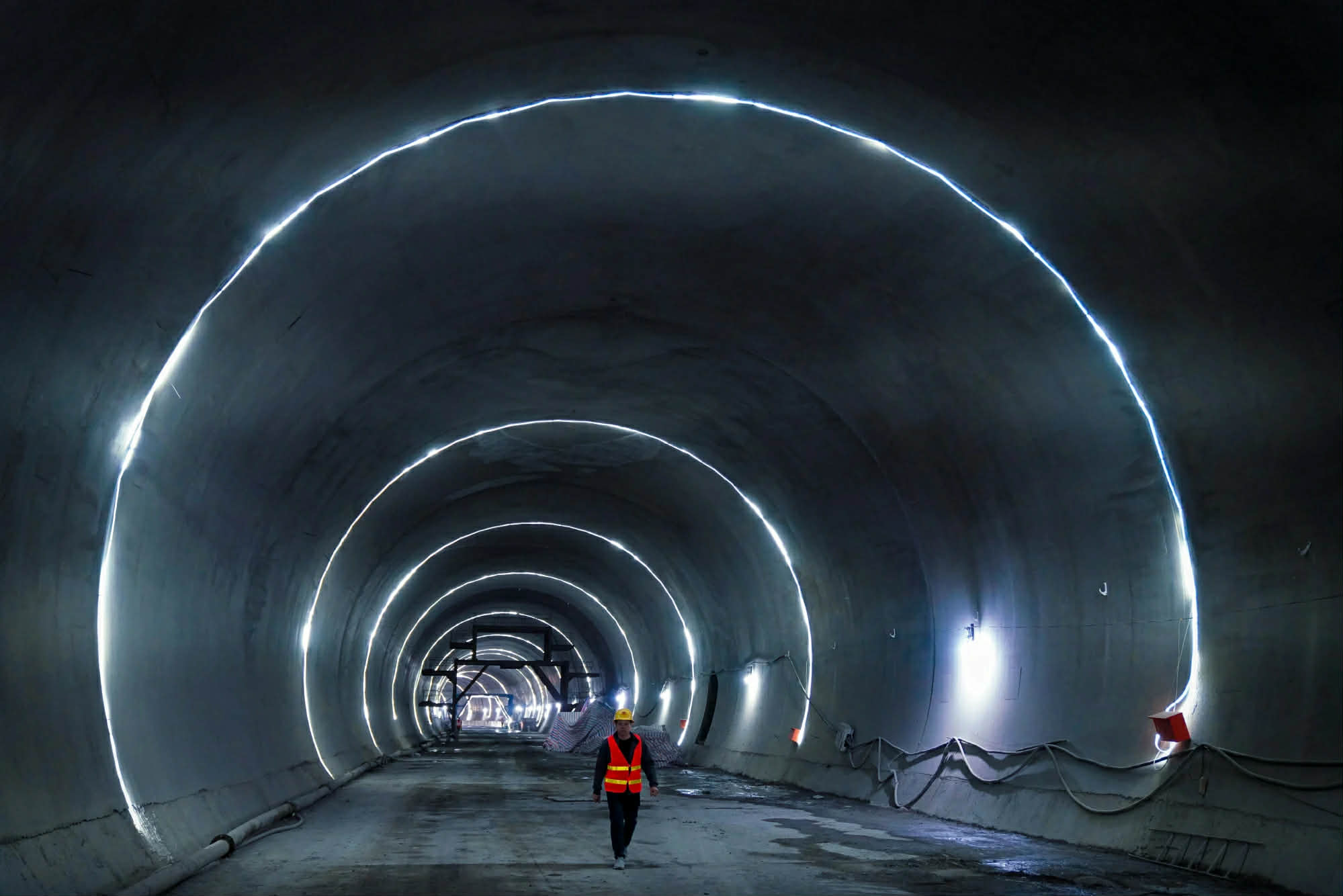 Chưa từng có: Đường sắt cao tốc 350 km/h đi xuyên hang động, hàng trăm cột đá sắc nhọn được AI đào hầm, sắp thay đổi hoàn toàn công nghệ xây dựng- Ảnh 2.