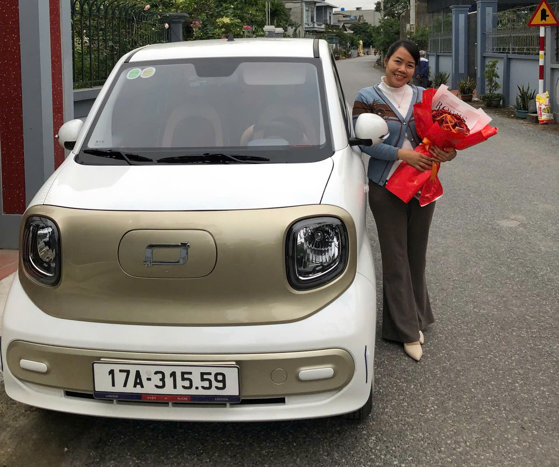 Cô giáo tìm thấy 'nhịp sống mới' mỗi ngày đến lớp với xe điện Bestune Xiaoma- Ảnh 1.