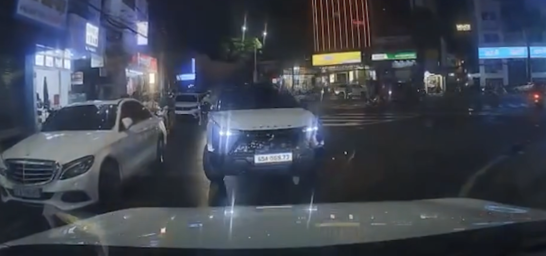 Xử lý tài xế ô tô đi vào đường cấm ở trung tâm TP Cần Thơ- Ảnh 1.