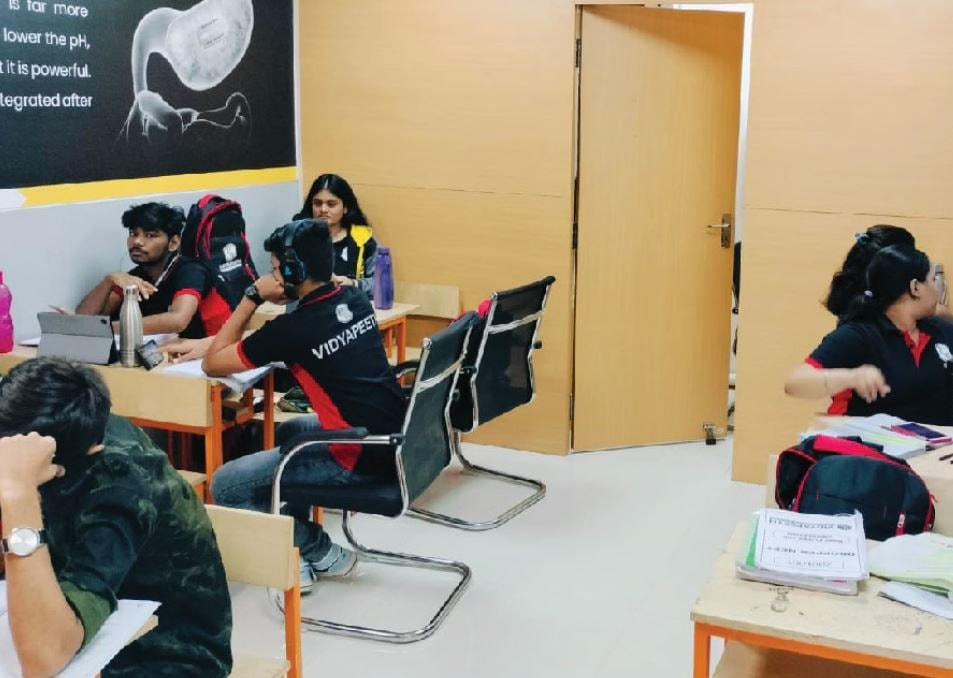 Chàng trai bỏ dở đại học vừa trở thành tỷ phú trẻ nhất Ấn Độ, công ty riêng sắp IPO, ghi nhận doanh thu bùng nổ- Ảnh 1.