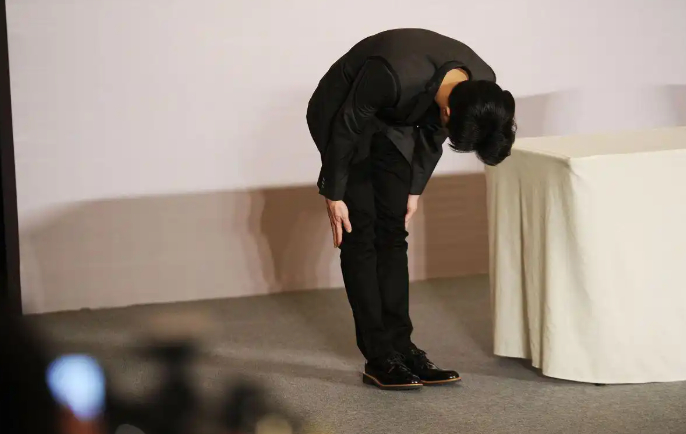 Bí ẩn nghề xin lỗi chuyên nghiệp: Dịch vụ không tưởng, thay mặt chồng hẹn gặp vợ 23 lần để "xin lỗi hộ"- Ảnh 1.