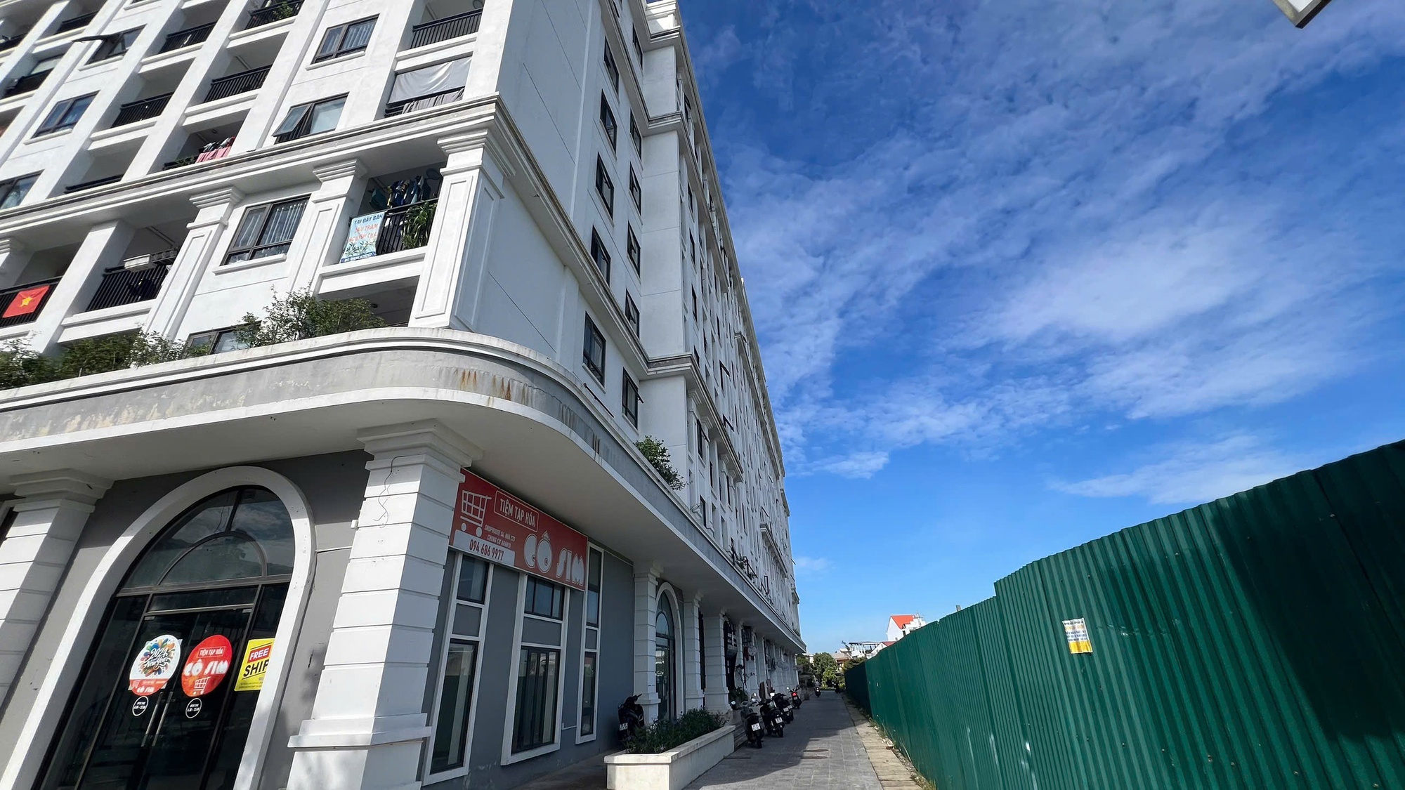 Sở Xây dựng TP Huế lên tiếng vụ chung cư nhà ở xã hội xây "lố" độ lùi- Ảnh 2. Sở Xây dựng TP Huế lên tiếng vụ chung cư nhà ở xã hội xây "lố" độ lùi- Ảnh 2.