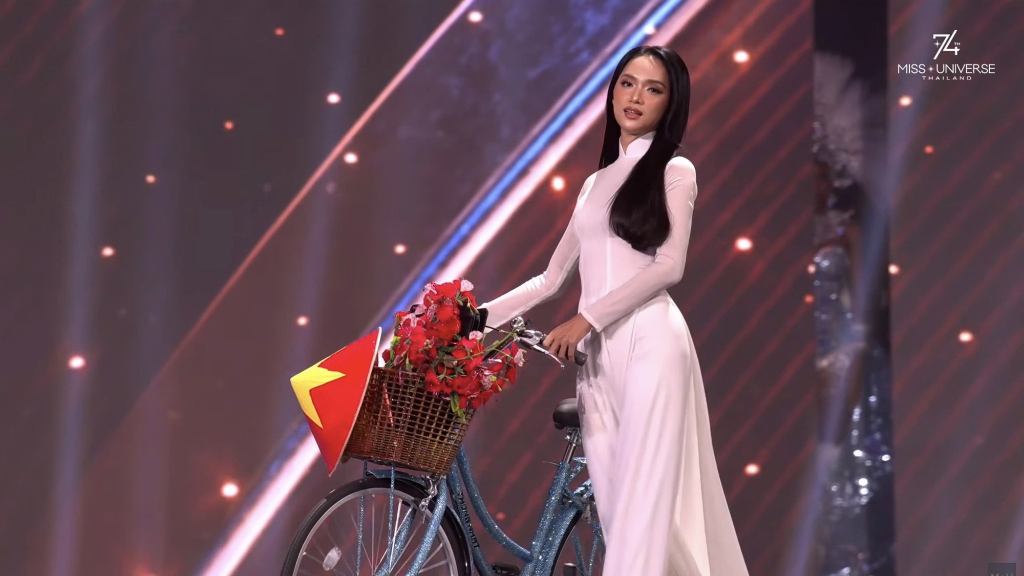 Công ty nào làm chiếc xe đạp cùng hoa hậu Hương Giang "gây bão" Miss Universe?- Ảnh 2.