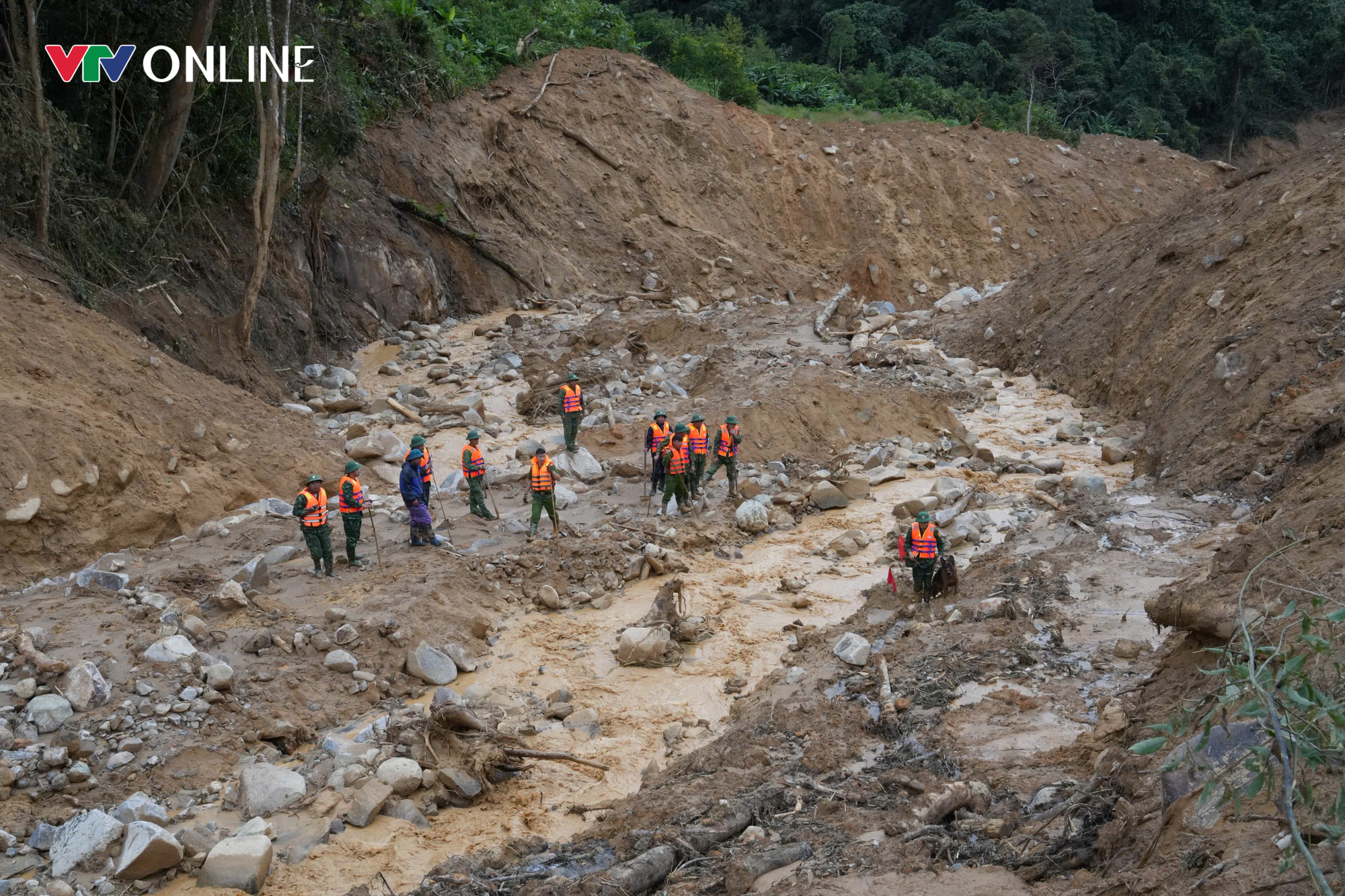 Liên tiếp 3 đợt lũ lịch sử ở miền Trung: Nguyên nhân do đâu?- Ảnh 2.