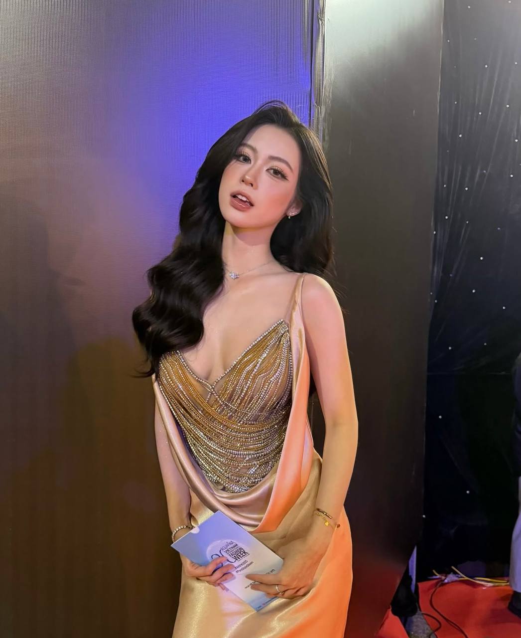 Lọ Lem suýt mất hạng bởi gái xinh 2k5 đang hot- Ảnh 10.