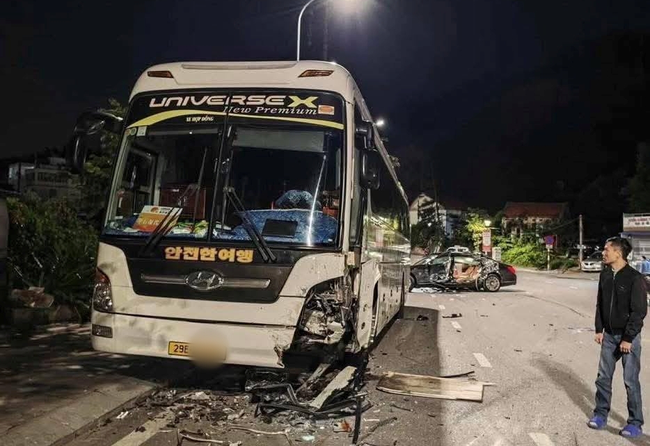 Lời kể nhân chứng vụ Mercedes Maybach phóng như bay tông vào xe khách đỗ ven đường- Ảnh 1.