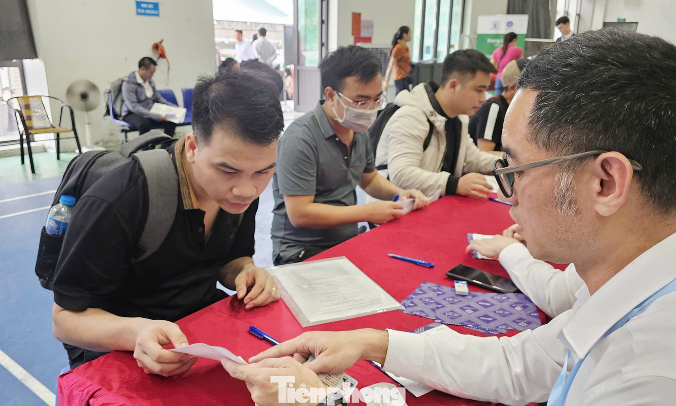 Cận cảnh quy trình bấm số, nhận hồ sơ nhà ở xã hội từ 900 triệu đồng/căn- Ảnh 8.