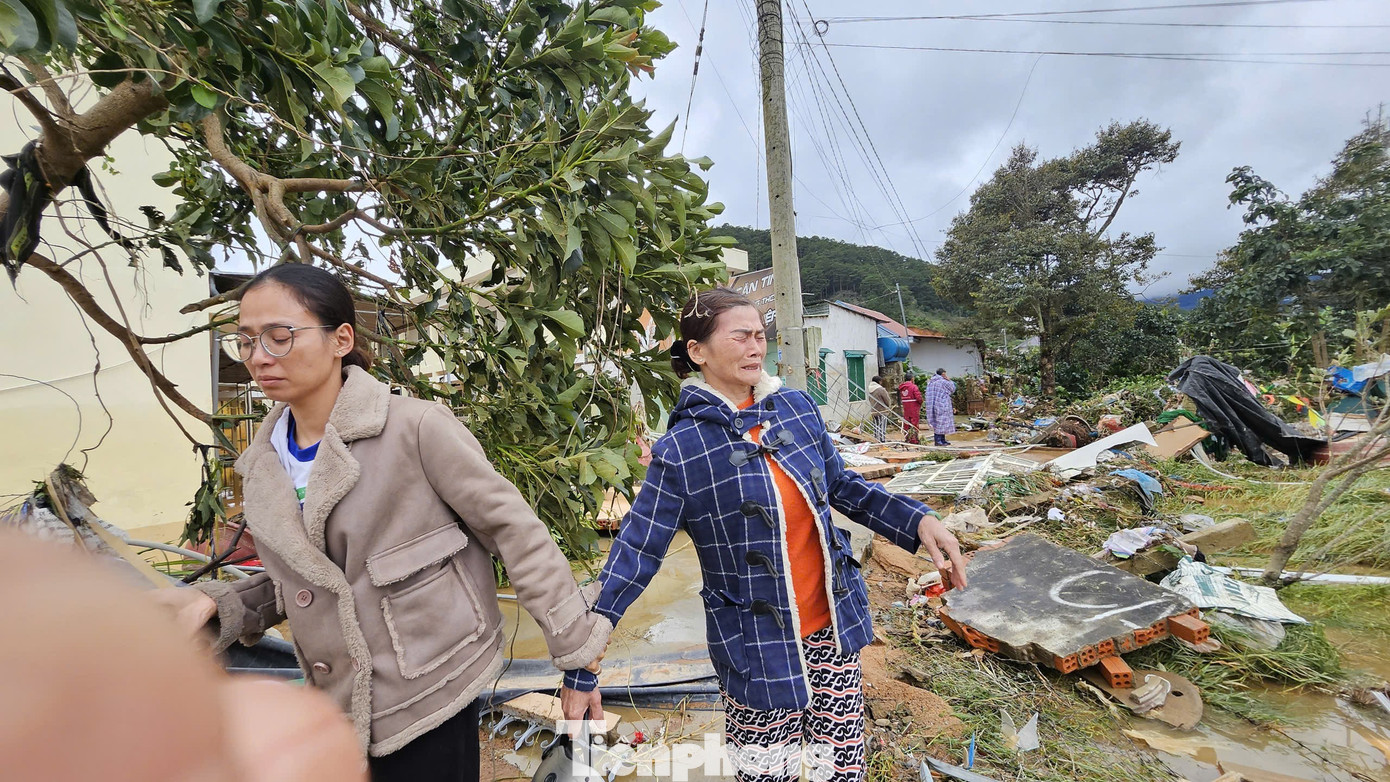 Xót xa cảnh tan hoang sau mưa lũ ở Lâm Đồng, nhiều hộ chỉ còn trơ lại nền nhà- Ảnh 7.