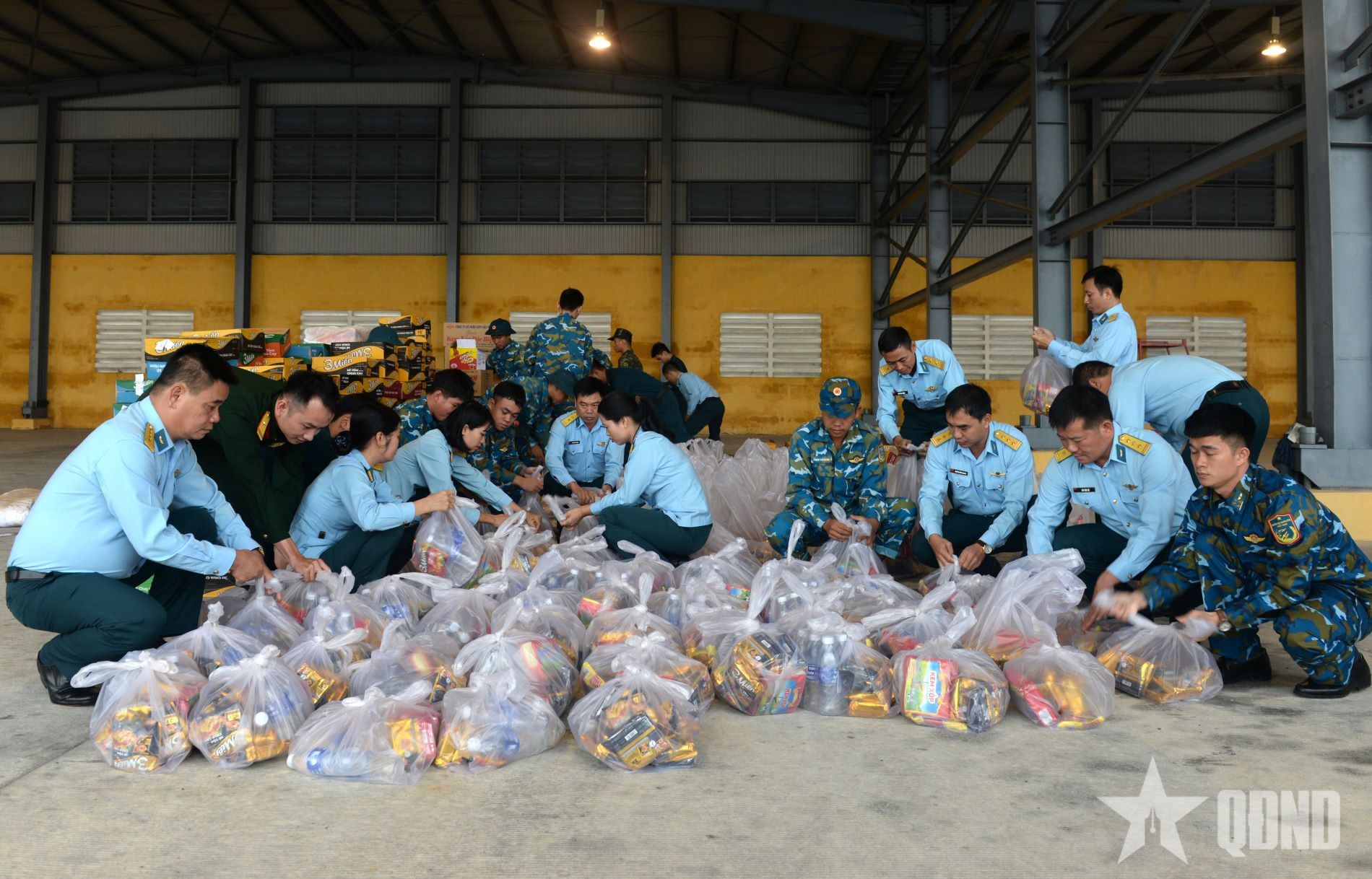 Trực thăng quân đội sẵn sàng bay cứu hộ, cứu nạn các tỉnh Nam Trung Bộ- Ảnh 2.